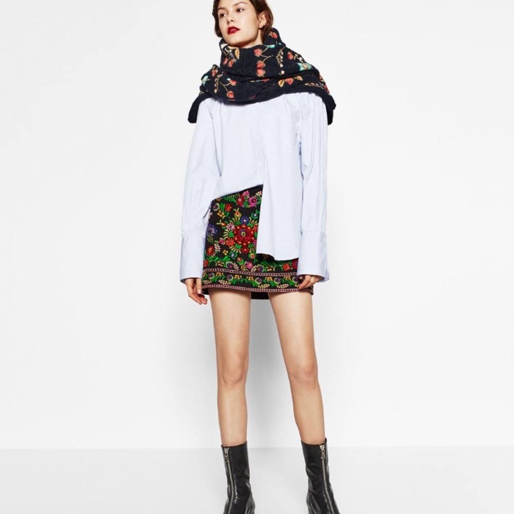 NWT ZARA Embroidered Mini Skirt in Size M